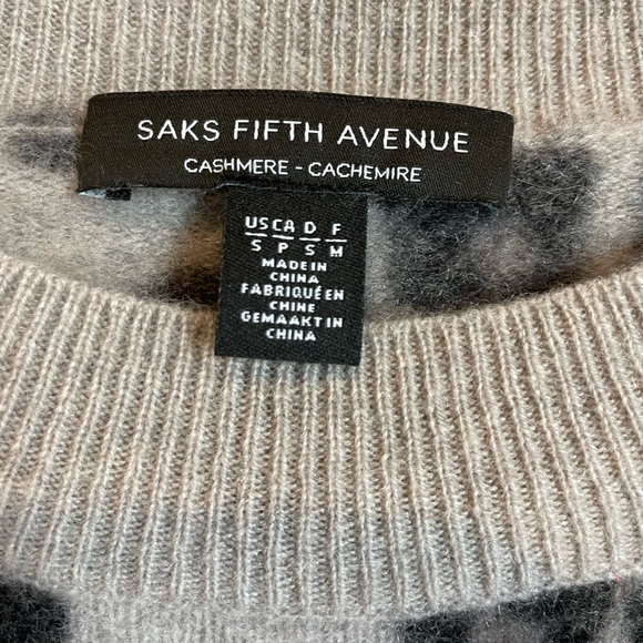 Saks Fifth Avenue 100% Cashmere Grey Leopard Print Sweater size S - Picture 5 of 10